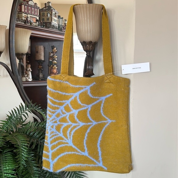NWT Urban Outfitters Ellie Icon Knit Tote Chartreuse Spider Web Shoulder Bag - Picture 1 of 16